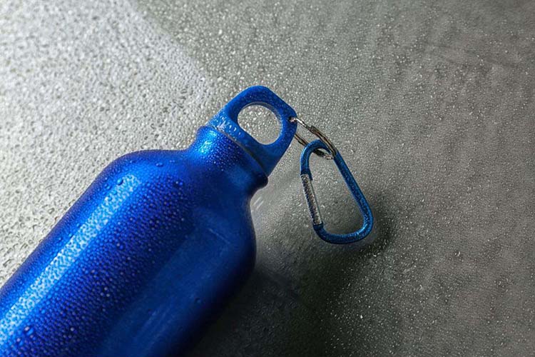 Easy method  of cleaning aluminum water bottle