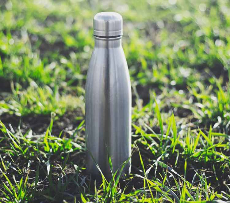 Stainless steel water bottle for cold water