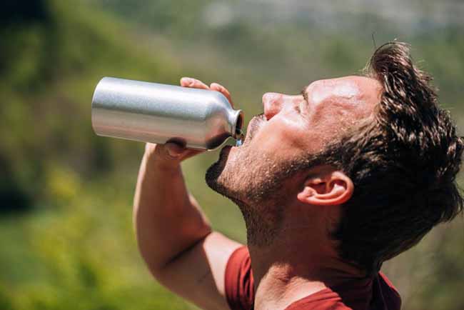 Does drinking from a water bottle cause wrinkles easily