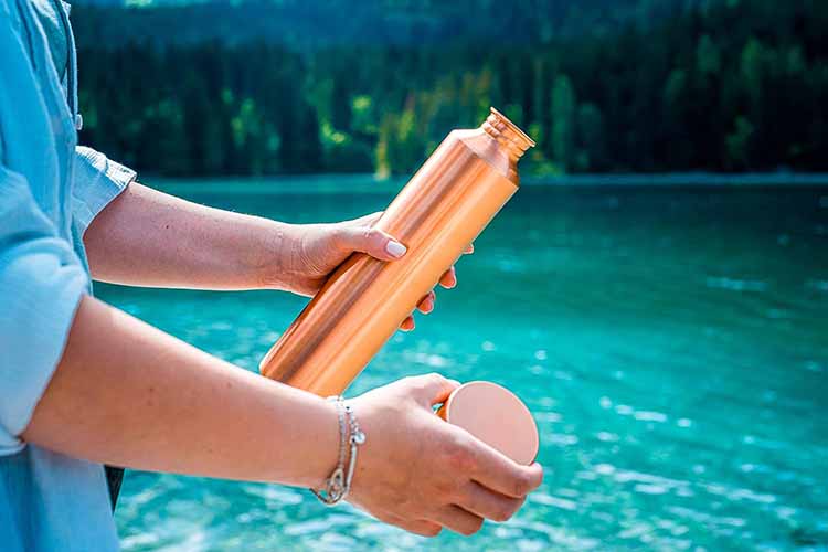 Does a copper water bottle kill bacteria